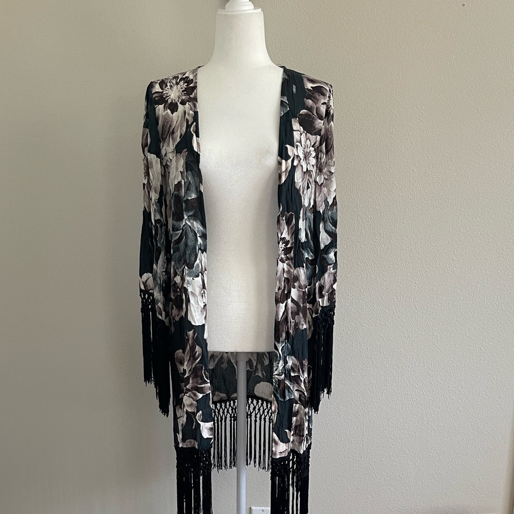 Forever 21 Black Floral Fringe Kimono Size S - Picture 1 of 7